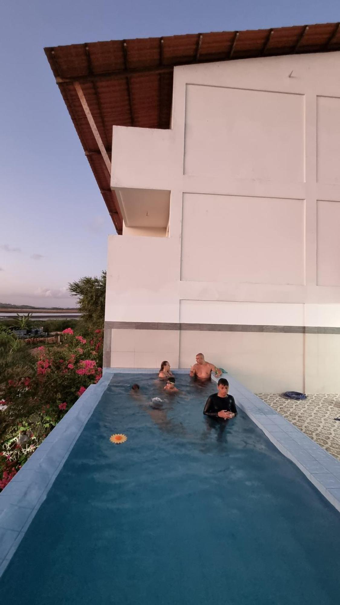 Solar Teixeira Flats Hotel ปอร์โต จิ กาลินญาส ภายนอก รูปภาพ