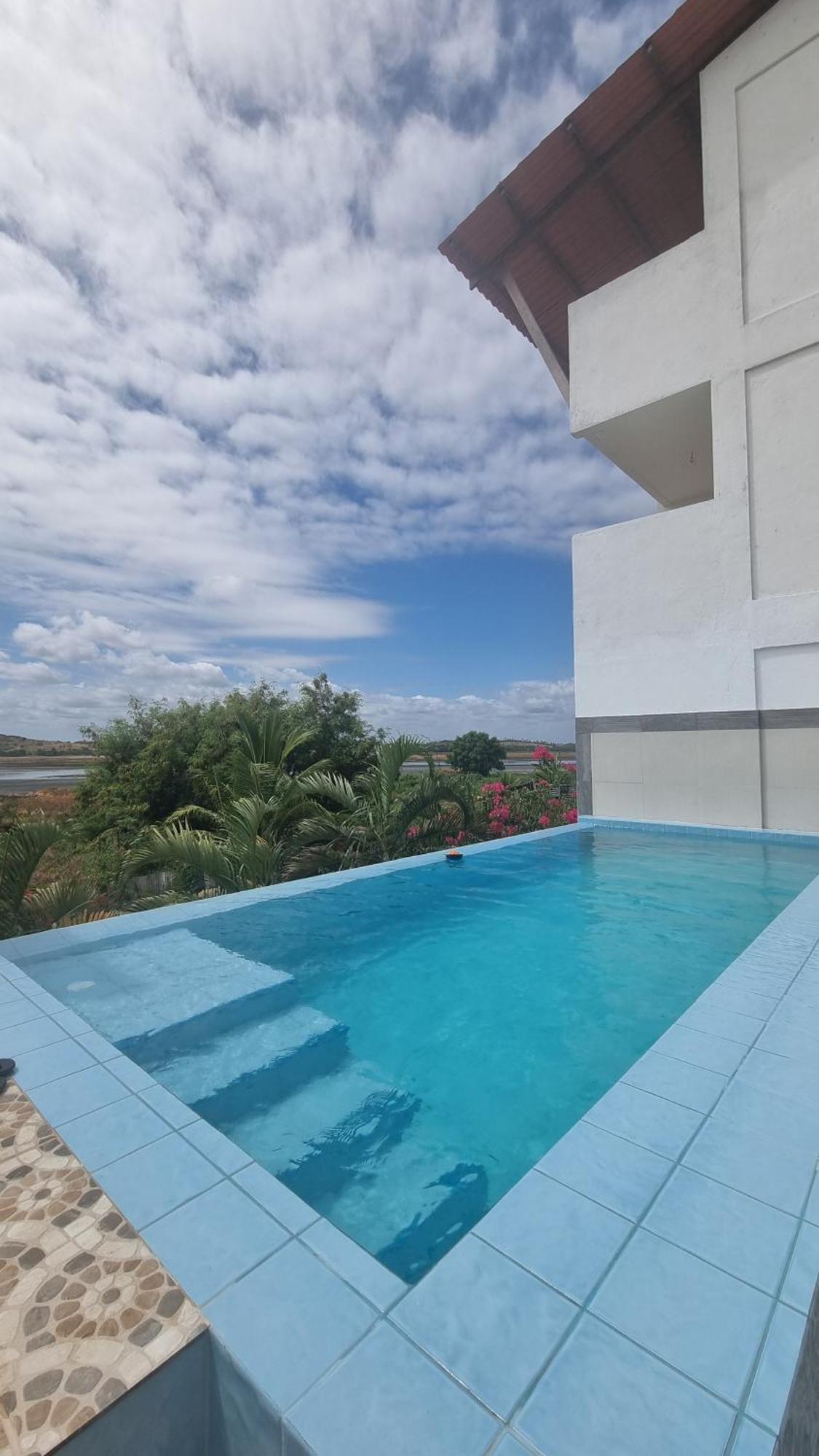 Solar Teixeira Flats Hotel ปอร์โต จิ กาลินญาส ภายนอก รูปภาพ